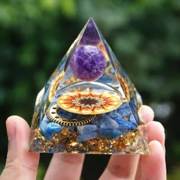 Пирамидка от кристалния чакъл 6 см, акрил версия, естествен кристална топка за украса на дома и автомобила.