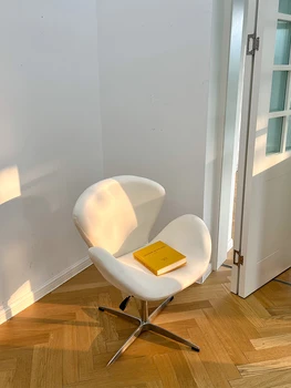 Стол Swan минималистичен дизайнерски кремаво-бял ins internet red офис-разтегателен диван-фотьойл малък размер